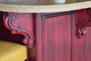 kitchen-corbels-distressed-cabinets