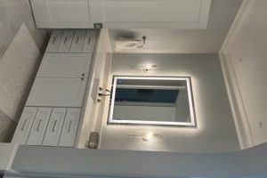 LED-lighted-mirror-in-primary-bath